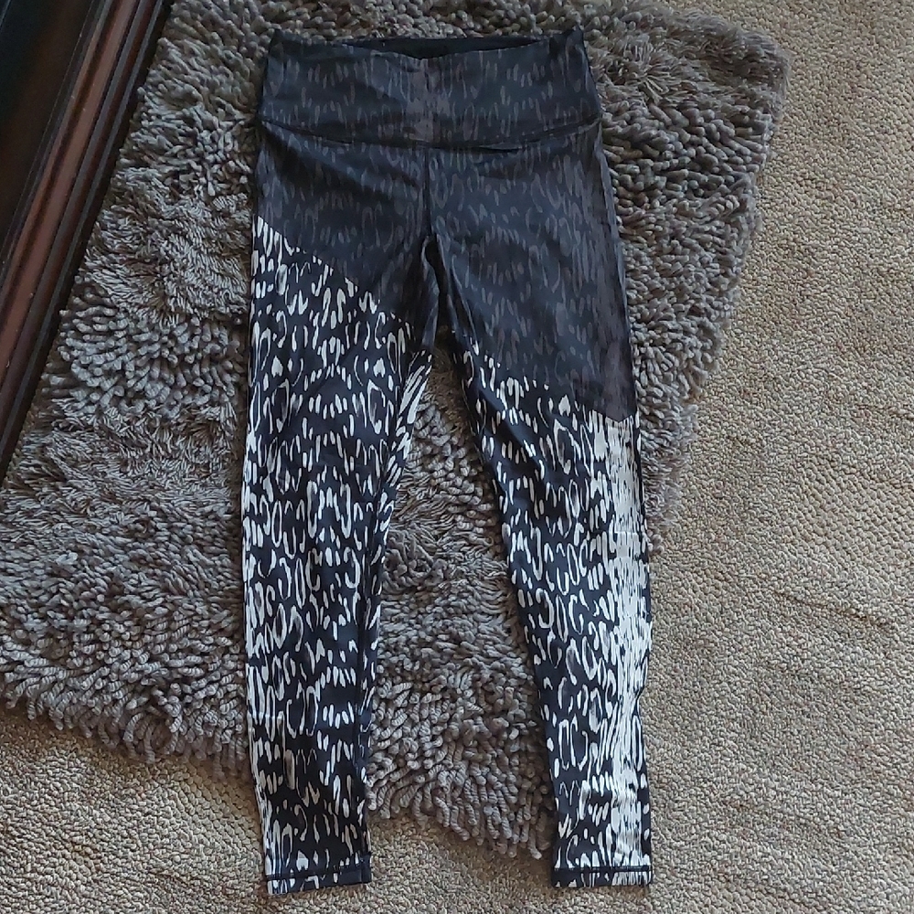 Victoria's Secret Black and White Patterned Leggings